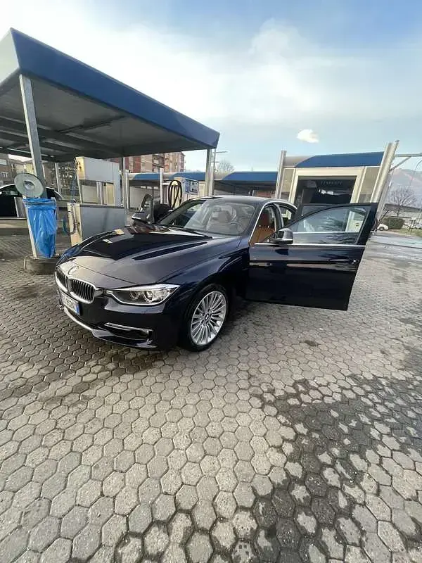 Usata BMW 328 Luxury Line 245 CV (180 kW) 2012 Blu/azzurro Berlina