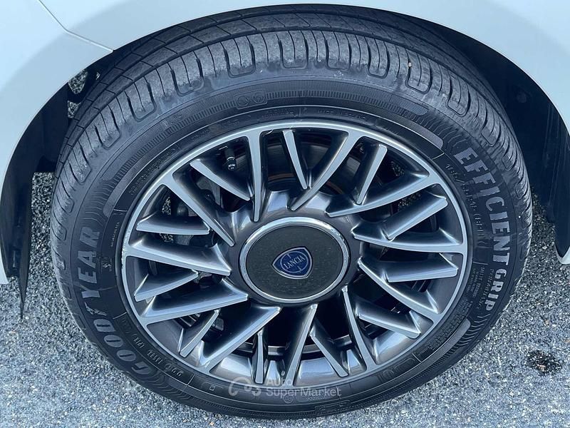 Usata Lancia Ypsilon Gold 69 CV (50 kW) 2023 Bianco Utilitaria