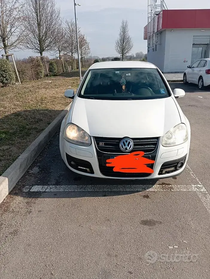 Usata VW Golf V GT 140 CV (102 kW) 2008 Bianco Utilitaria