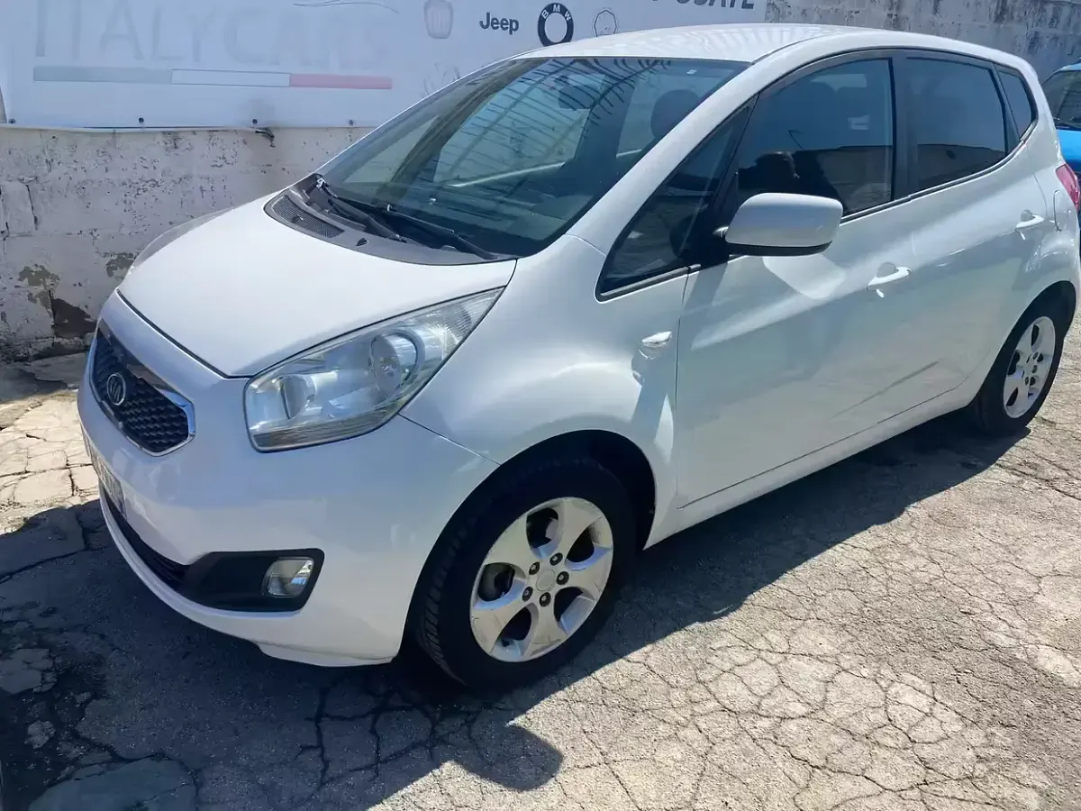 Usata Kia Venga EX 90 CV (66 kW) 2010 Bianco Utilitaria