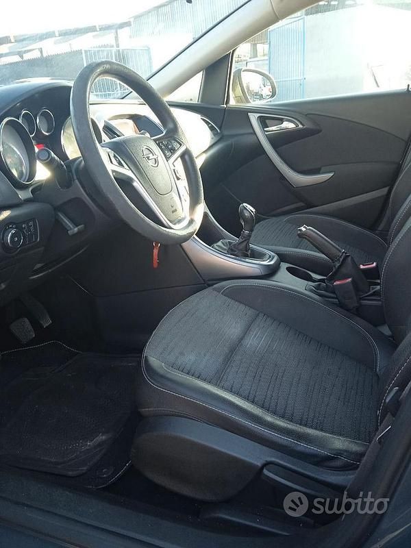 Usata Opel Astra 130 CV (95 kW) 2014 Grigio Berlina