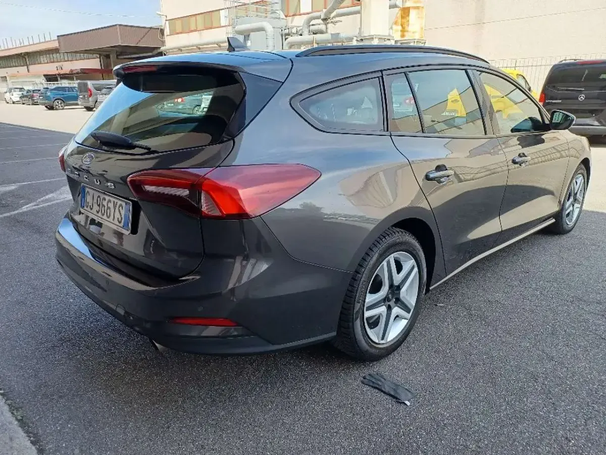 Usata Ford Focus Business Edition 120 CV (88 kW) 2022 Grigio Station wagon