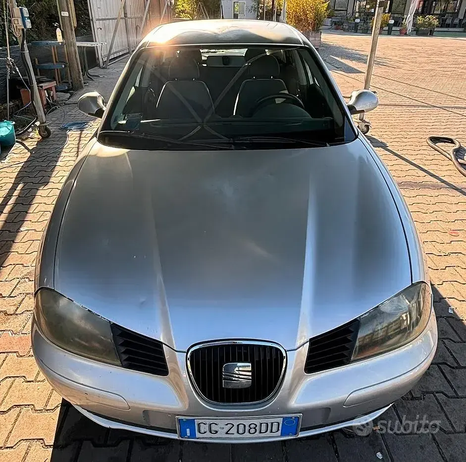 Usata Seat Ibiza 75 CV (55 kW) 2003 Grigio Utilitaria