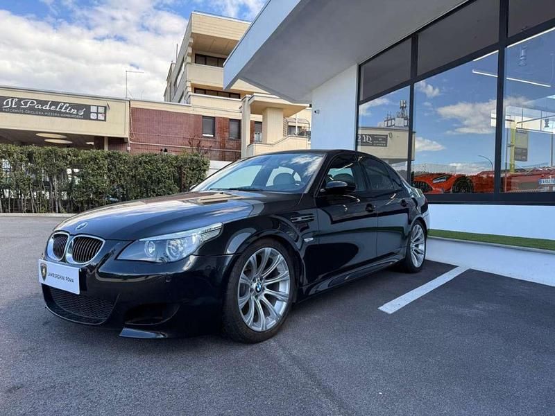 Begagnad BMW M5 507 HK (372 kW) 2005 Svart Sedan