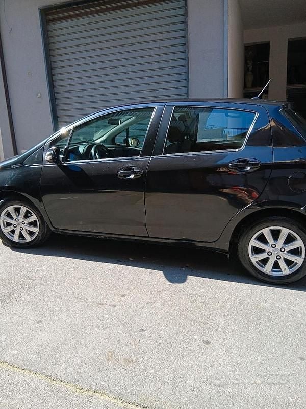 Usata Toyota Yaris 90 CV (66 kW) 2013 Utilitaria