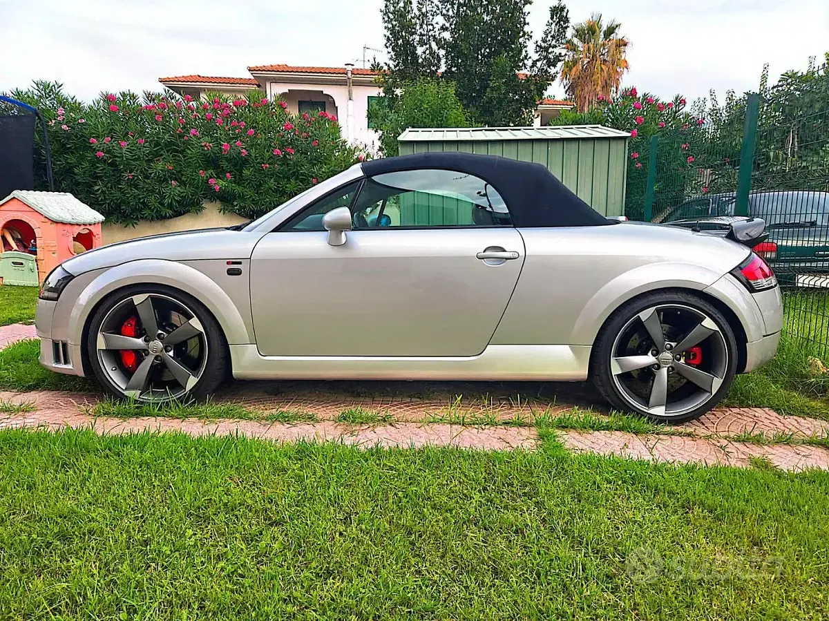 Begagnad Audi TT Sport 179 HK (131 kW) 2000 Grå Sportkupé