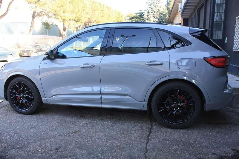 Usata Ford Kuga ST-Line X 152 CV (111 kW) 2023 Grigio SUV