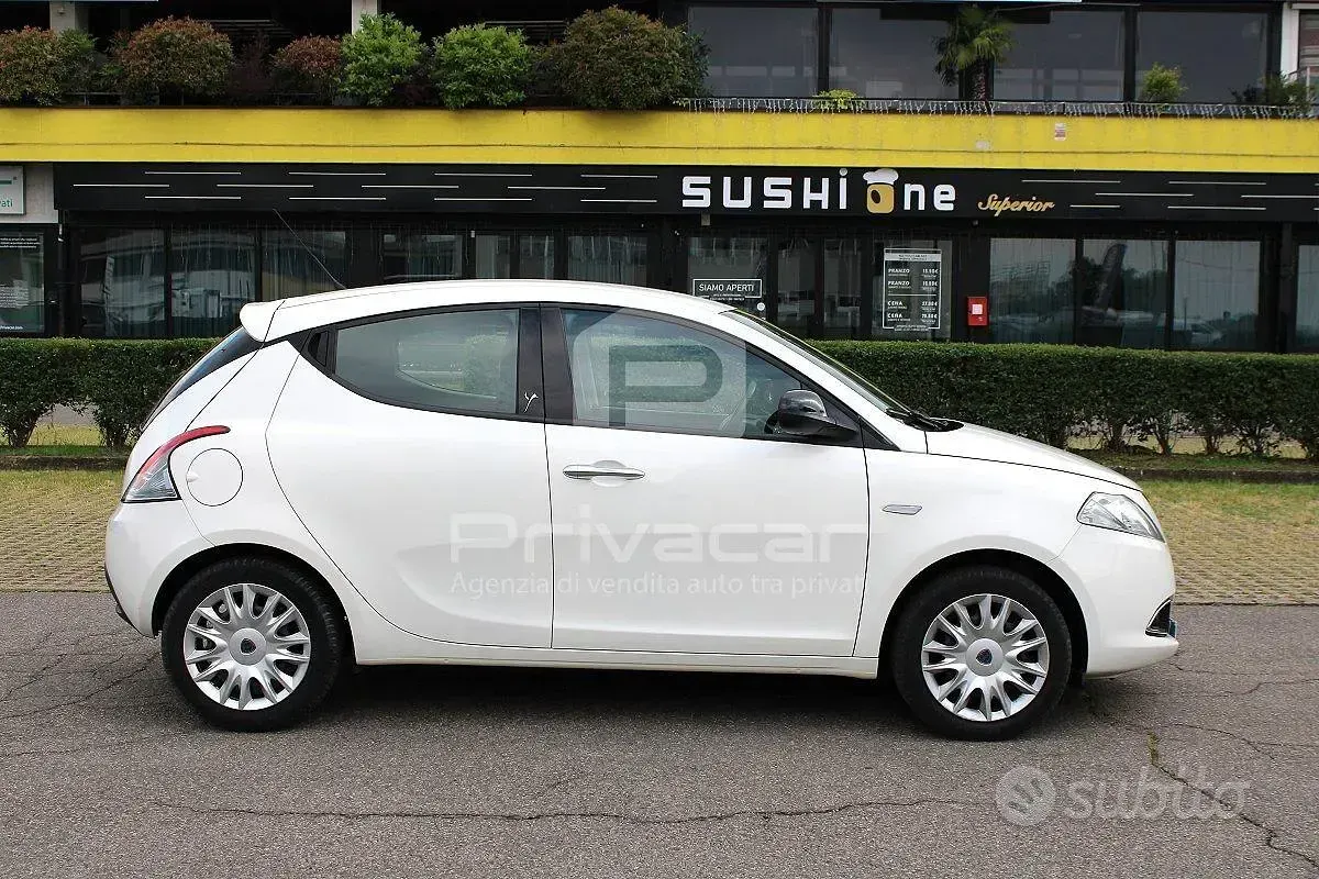 Usata Lancia Ypsilon Gold 85 CV (62 kW) 2012 Bianco Utilitaria