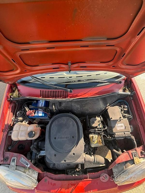 Usata Fiat 600 54 CV (39 kW) 2005 Rosso Utilitaria