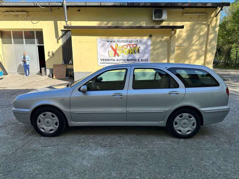 Usata Lancia Lybra 131 CV (96 kW) 2000 Argento Station wagon