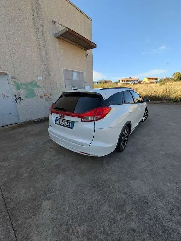 Begagnad Honda Civic 120 HK (88 kW) 2015 Vit Kombi