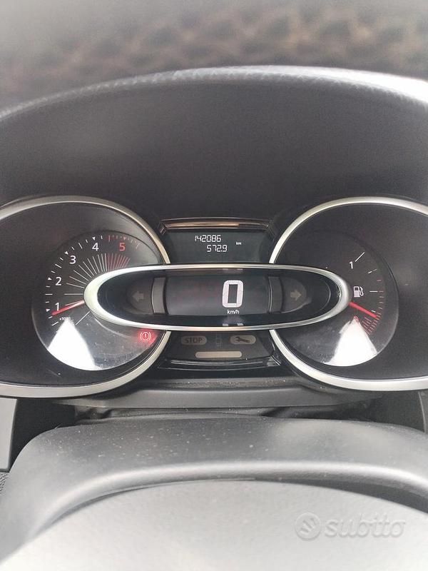 Grigio Usata 2016 Renault Clio IV Due volumi | 7500 € (Buon prezzo) - Immagine 1/4