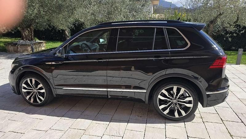 Usata VW Tiguan R-line 150 CV (110 kW) 2023 Nero SUV