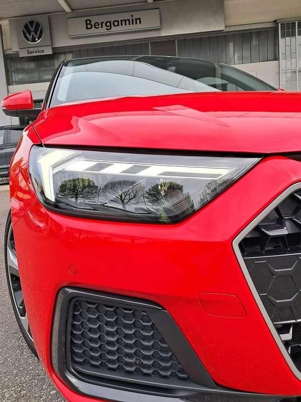 Usata Audi A1 Sportback Admired 110 CV (80 kW) 2021 Rosso progressivo/tetto nero Utilitaria
