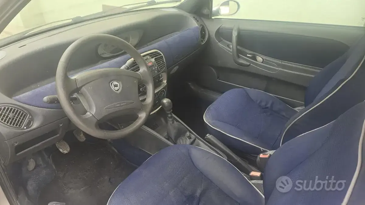 Usata Lancia Ypsilon 60 CV (44 kW) 2004 Grigio Utilitaria