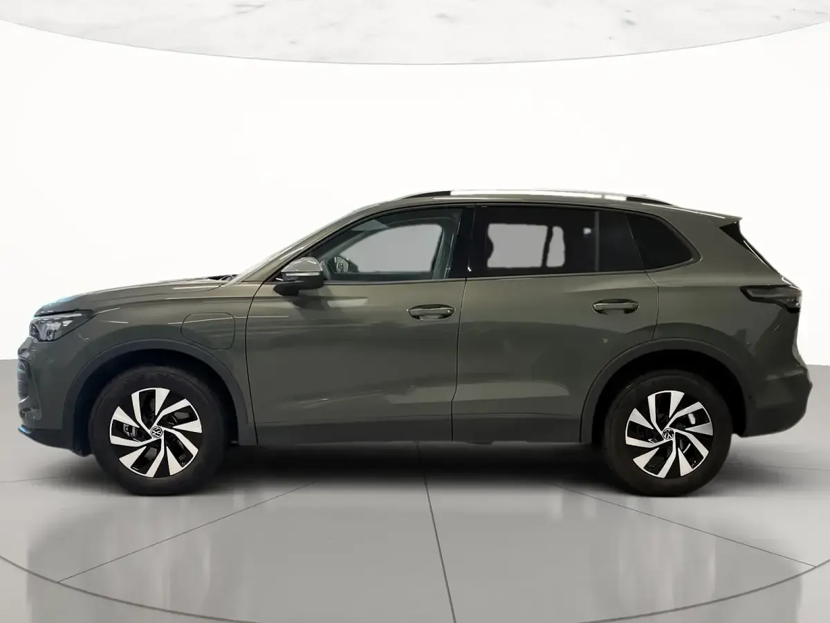 Usata VW Tiguan Life 204 CV (150 kW) 2025 Velvet green metallizzato SUV