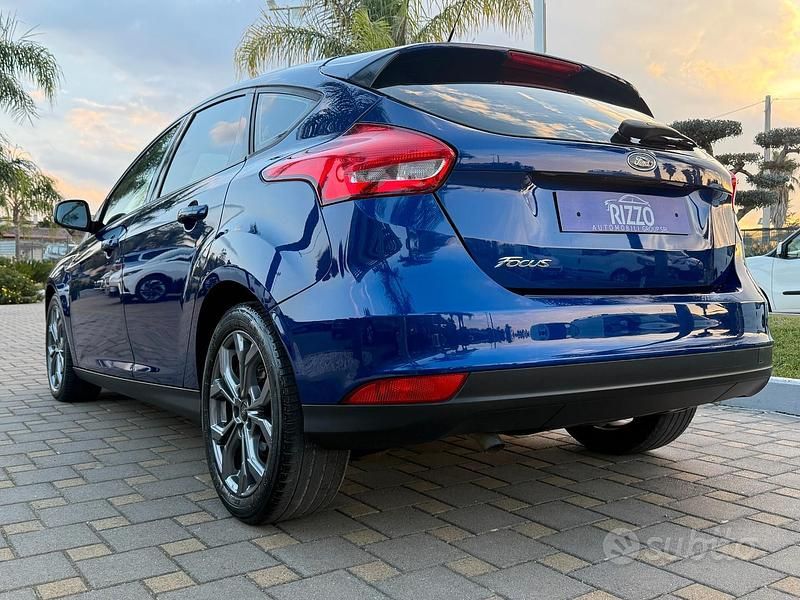 Usata Ford Focus Titanium 120 CV (88 kW) 2016 Blu Berlina