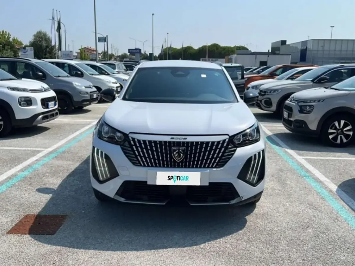 Usata Peugeot 2008 Allure 102 CV (75 kW) 2025 Bianco SUV