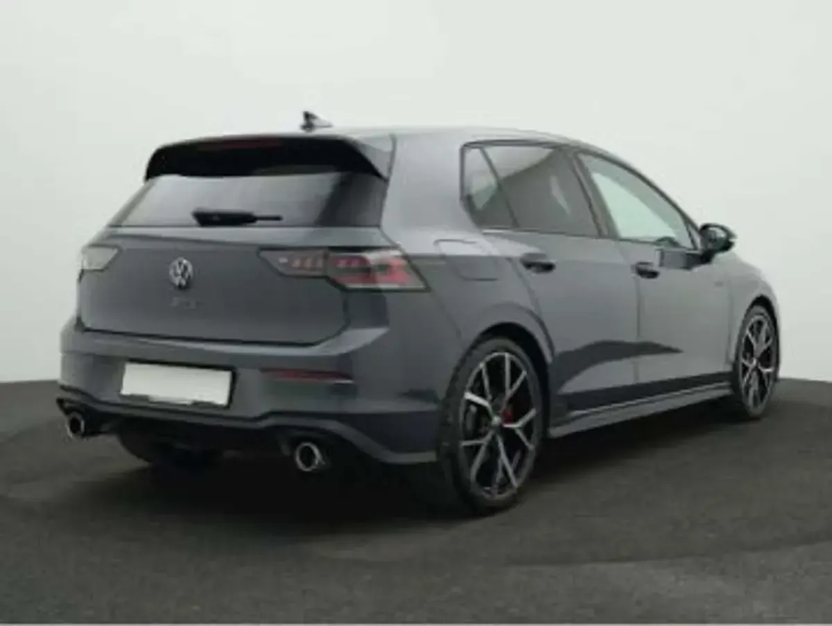 Usata VW Golf VIII GTI 265 CV (194 kW) 2024 Delfingrau Berlina