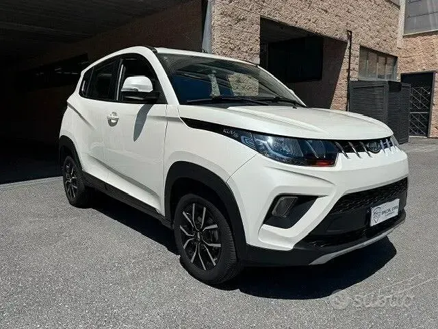 Usata Mahindra KUV100 83 CV (61 kW) 2021 Bianco SUV
