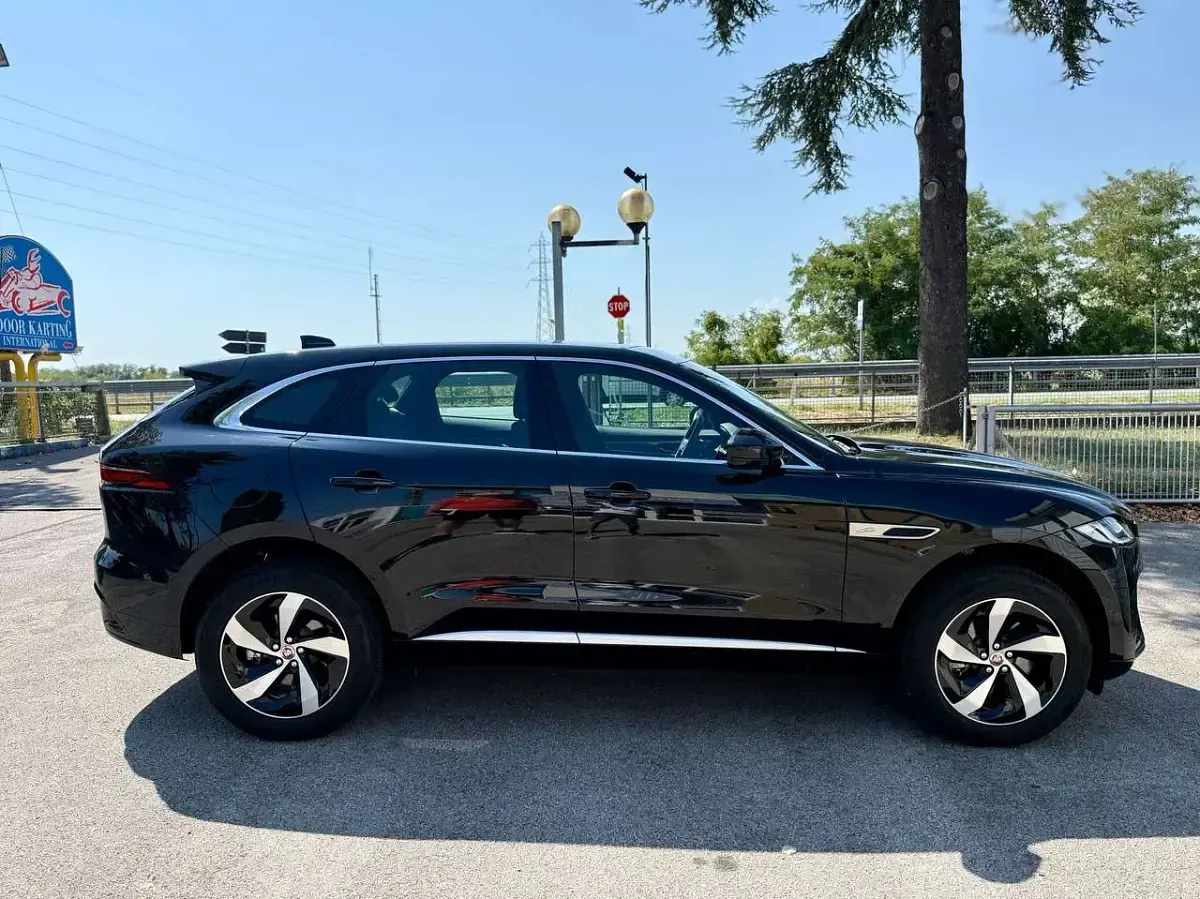 Usata Jaguar F-Pace R-Dynamic 204 CV (150 kW) 2023 Nero SUV
