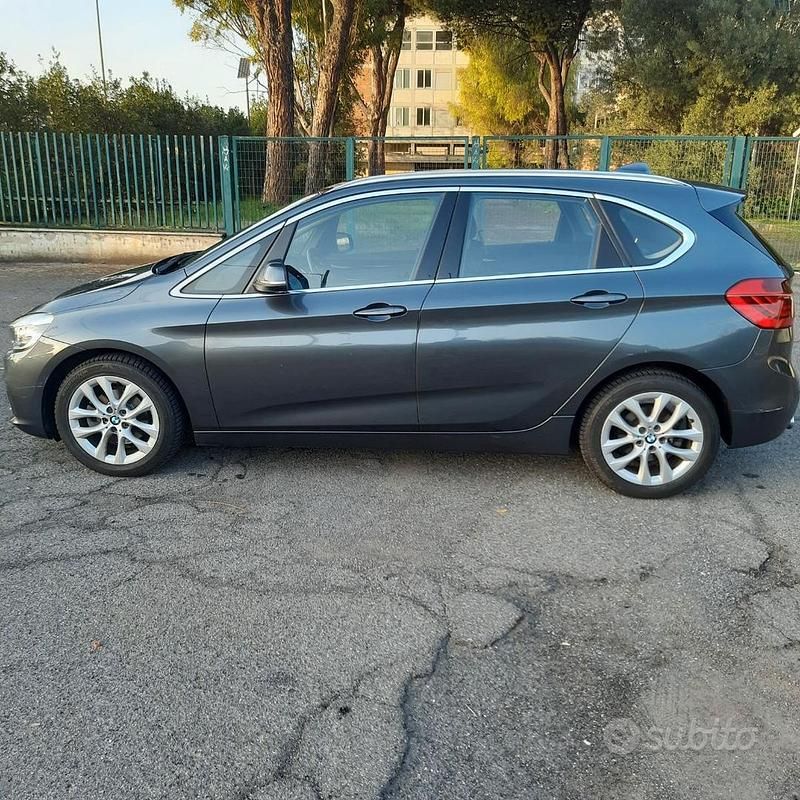 Usata BMW 218 Advantage 150 CV (110 kW) 2016 Grigio Station wagon
