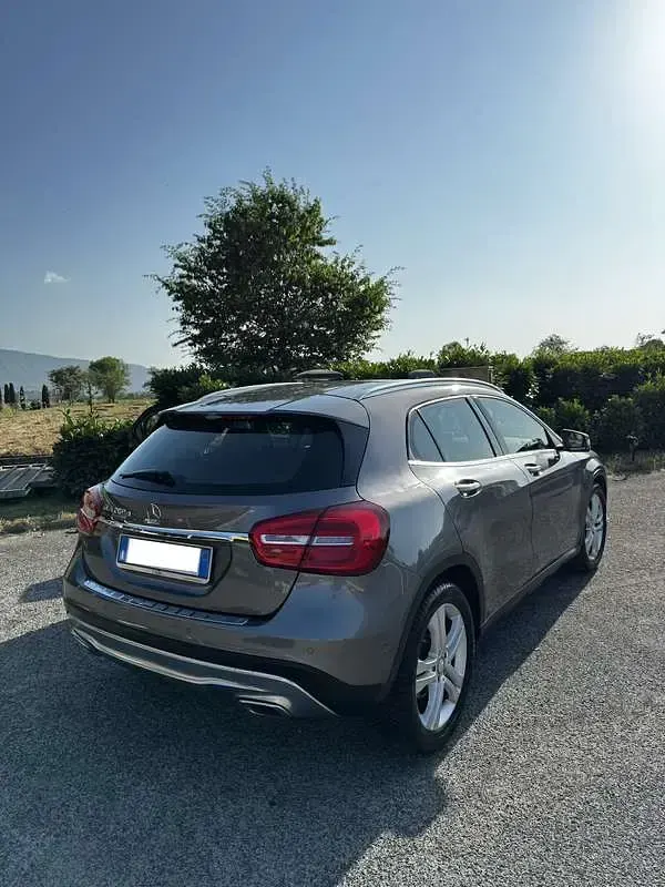 Usata Mercedes GLA200 136 CV (100 kW) 2017 SUV