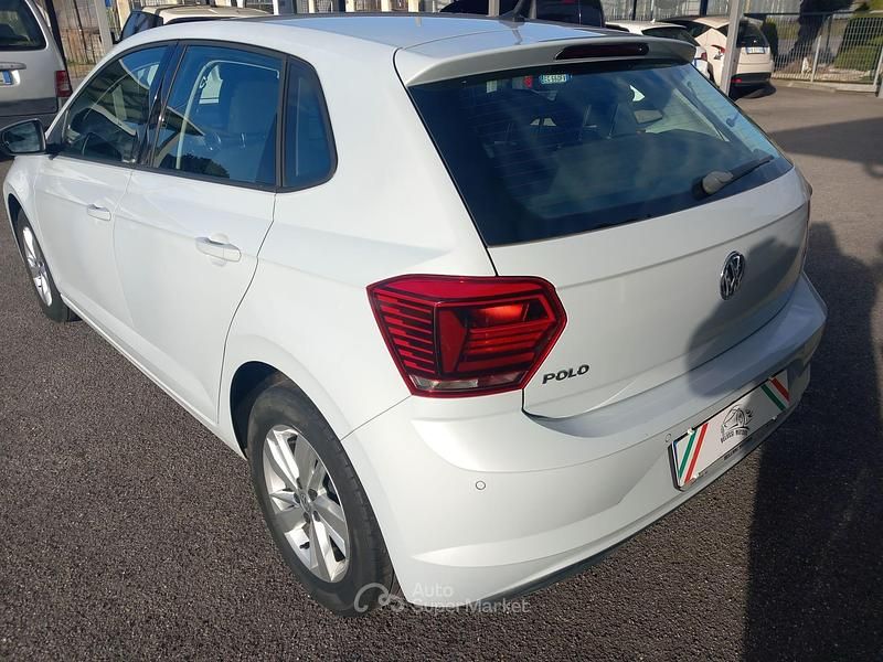Usata VW Polo Comfortline 80 CV (58 kW) 2019 Gray Berlina
