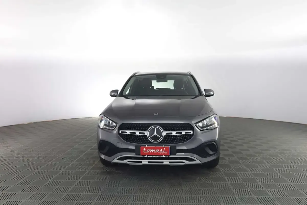 Usata Mercedes GLA200 Business 150 CV (110 kW) 2022 Grigio montagna SUV