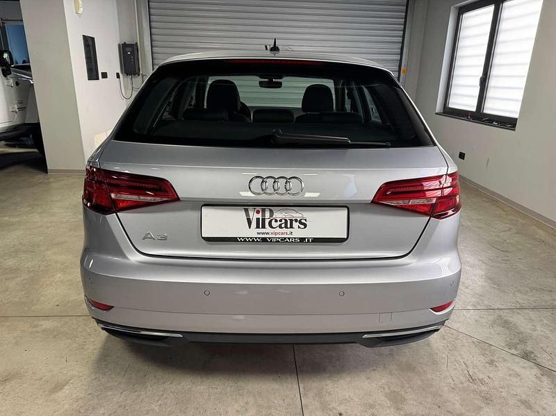 Usata Audi A3 Sportback e-tron Admired 150 CV (110 kW) 2019 Grigio argento Utilitaria