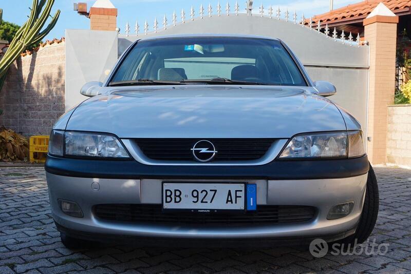 Usato 1998 Opel Vectra 1.6 Benzin 101 CV (3.000 €)