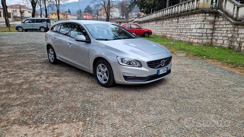 Usata Volvo V60 2017 Grigio Station wagon