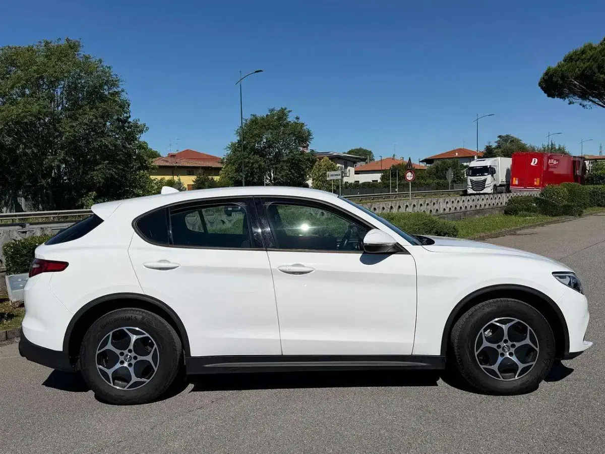 Usata Alfa Romeo Stelvio Business 190 CV (139 kW) 2022 Bianco SUV