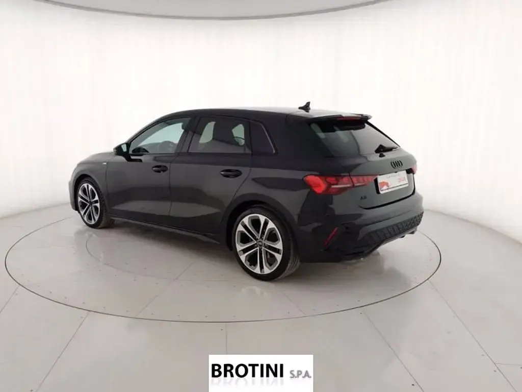 Usata Audi A3 S-Line 150 CV (110 kW) 2025 Nero metallizzato Berlina