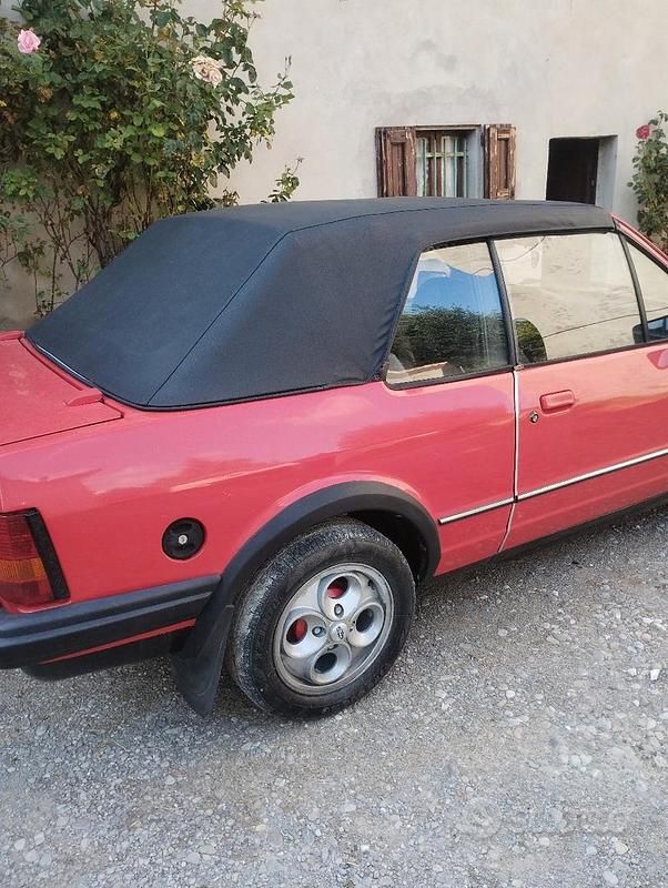 Begagnad Ford Escort Cabriolet 1985 Röd Cab