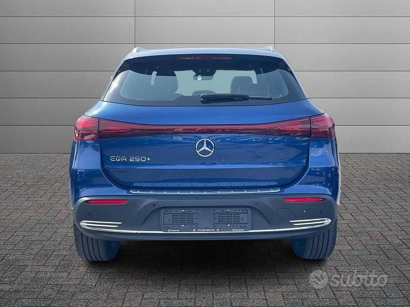 Nuova Mercedes EQA250+ 139 kW (190 CV) 2025 Blu SUV