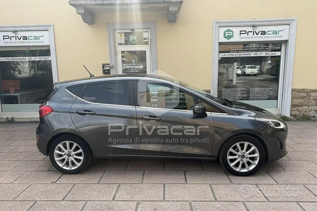 Usata Ford Fiesta Titanium 86 CV (63 kW) 2020 Grigio Utilitaria