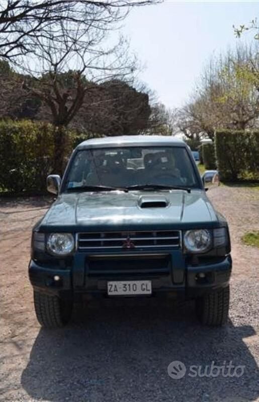 Usata Mitsubishi Pajero 125 CV (91 kW) 1998 Verde SUV