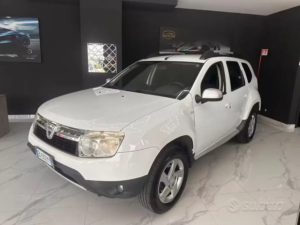 Usata Dacia Duster Lauréate 110 CV (80 kW) 2011 Bianco SUV