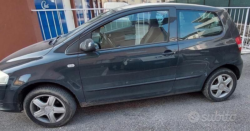 Usata VW Fox 54 CV (39 kW) 2005 Grigio Utilitaria