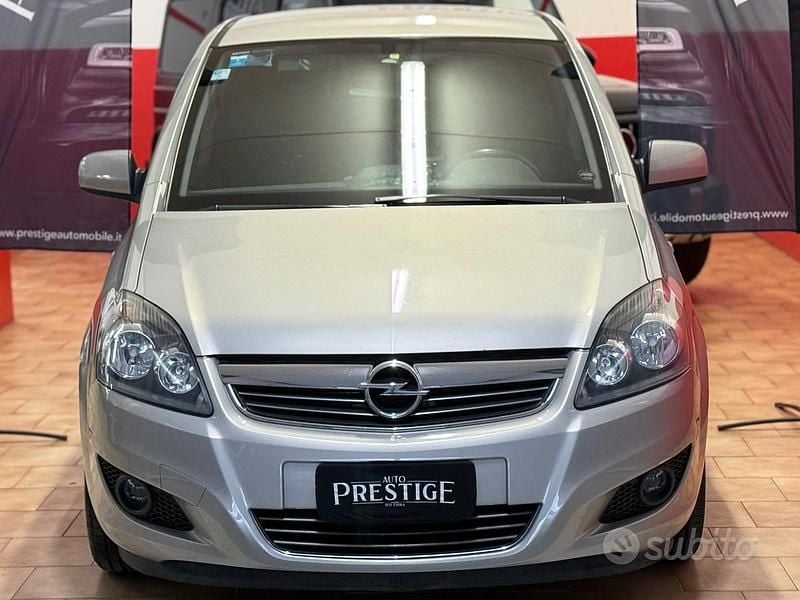 Usata Opel Zafira Cosmo 110 CV (80 kW) 2011 Giallo Monovolume