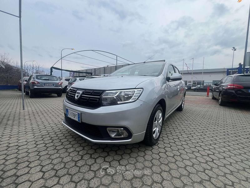 Grigio Usata 2017 Dacia Sandero Ambiance Due volumi | 5900 € (Buon prezzo) - Immagine 1/4