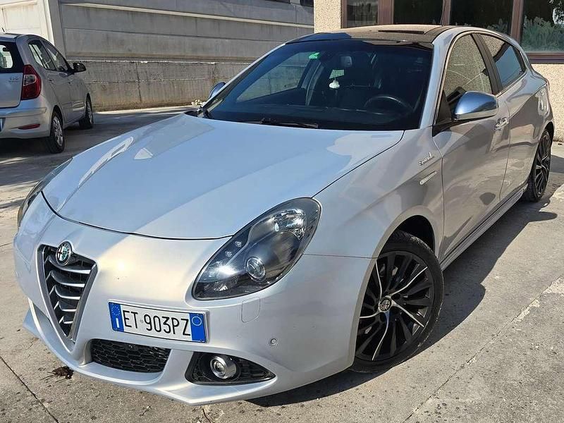 Grigio Usata 2014 Alfa Romeo Giulietta Exclusive Tre volumi | 10.000 € (Molto cara) - Immagine 1/4