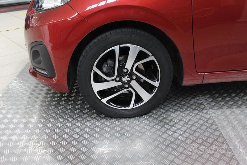 Usata Peugeot 108 Active 72 CV (52 kW) 2021 Rosso Utilitaria