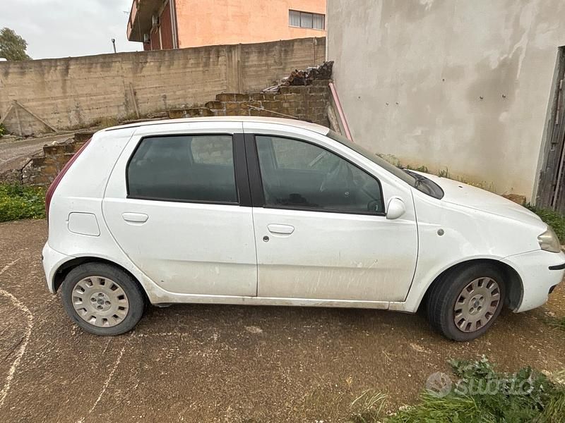 Usata Fiat Punto 69 CV (50 kW) 2007 Bianco Utilitaria