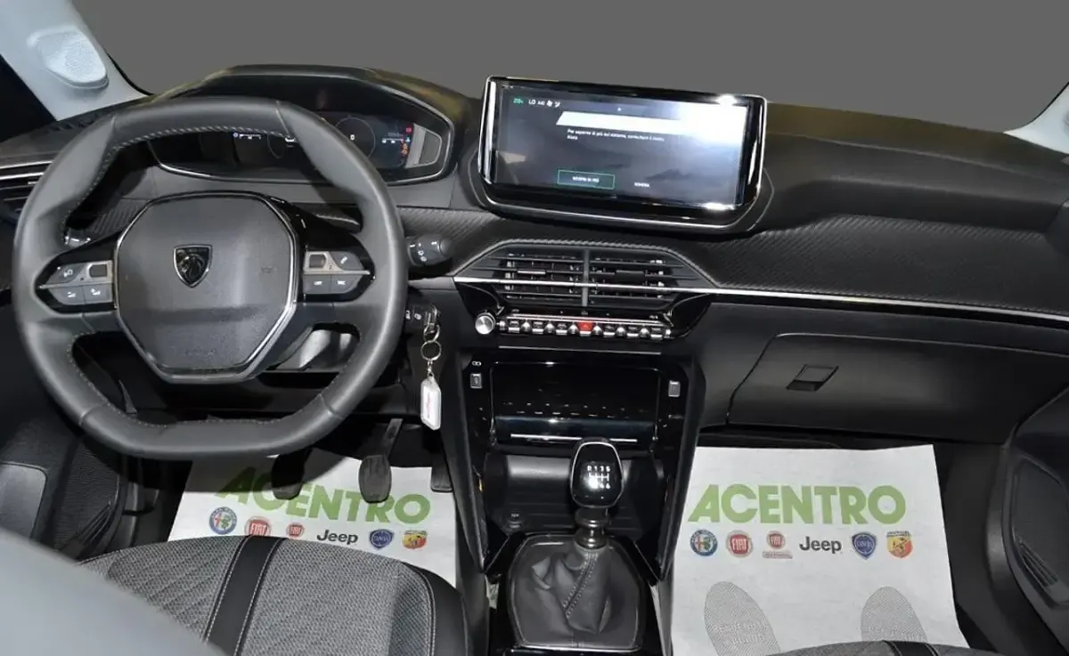Usata Peugeot 208 Allure 101 CV (74 kW) 2025 Grigio Utilitaria