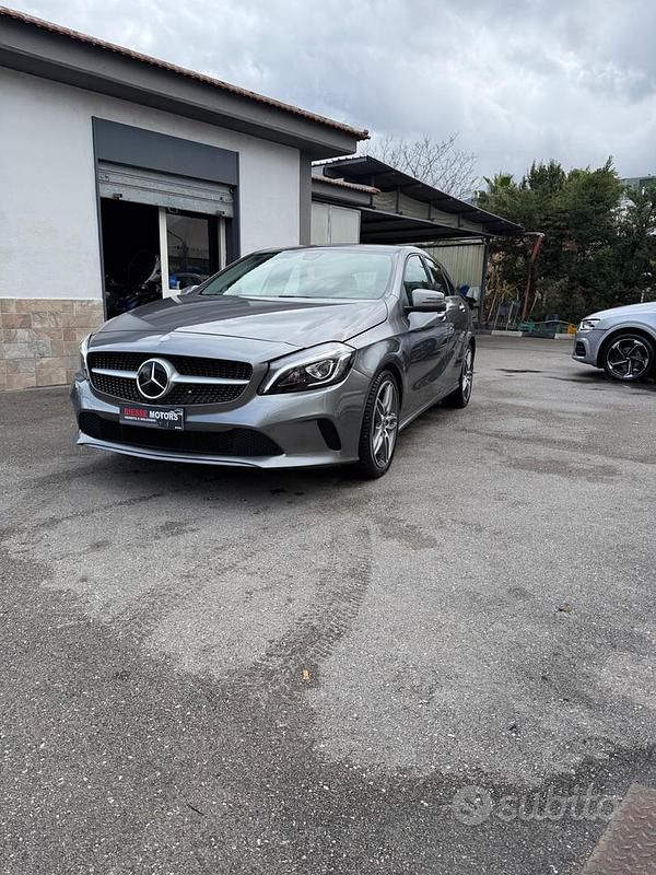 Usata Mercedes A180 108 CV (79 kW) 2015 Grigio Berlina