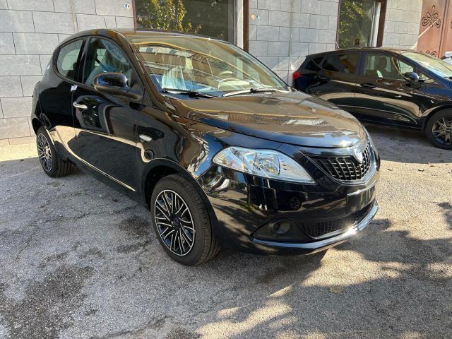 Usata Lancia Ypsilon Gold 69 CV (50 kW) 2024 Nero metallizzato Utilitaria