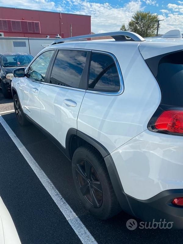 Usata Jeep Cherokee Longitude 170 CV (125 kW) 2015 Bianco SUV