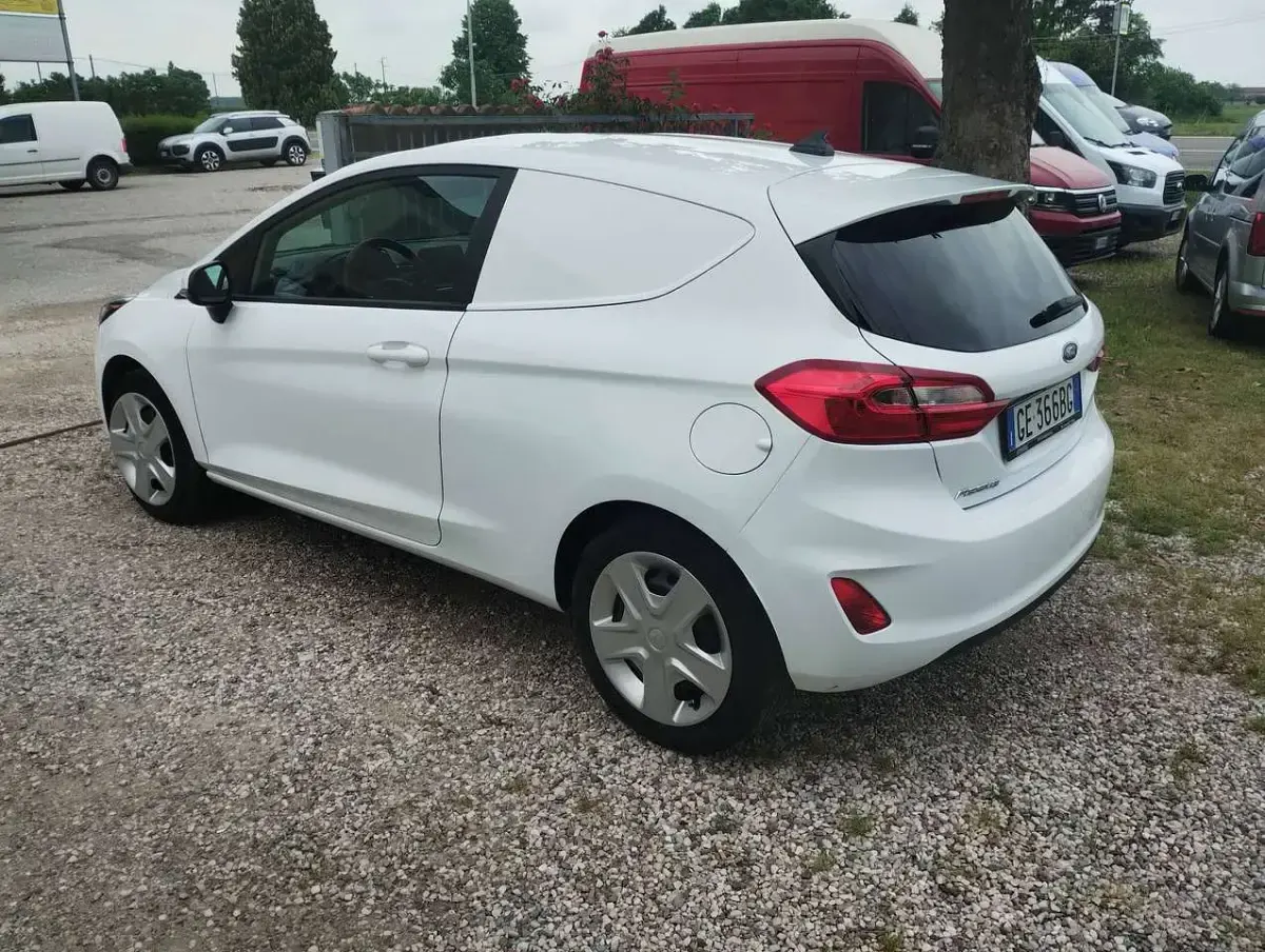 Usata Ford Fiesta Trend 86 CV (63 kW) 2021 Bianco Utilitaria